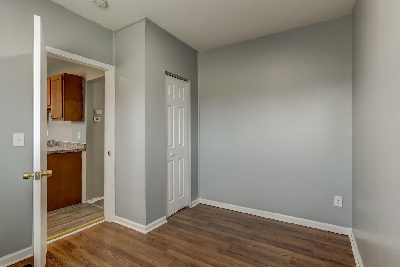 7228 Chalmers Avenue unit: Upper - Photo 7 of 10