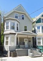 featured image of 131 S 8th St