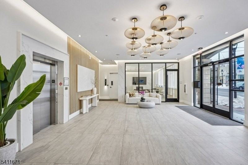 1722 Springfield Ave #402 - Photo 4 of 34