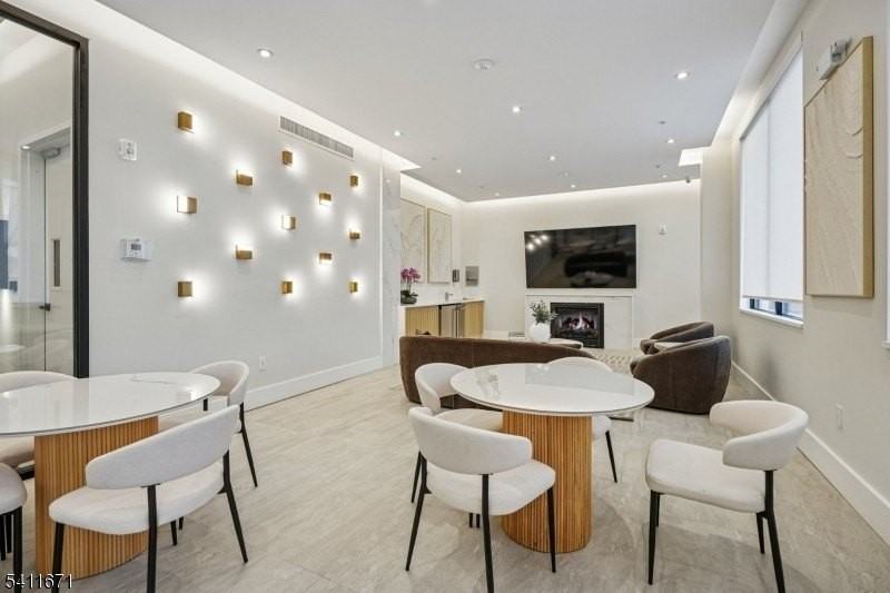 1722 Springfield Ave #402 - Photo 6 of 34