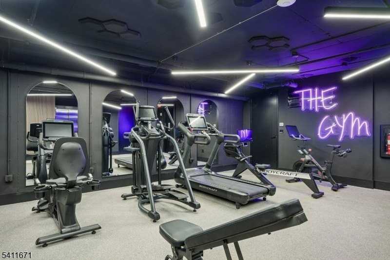 1722 Springfield Ave #402 - Photo 7 of 34