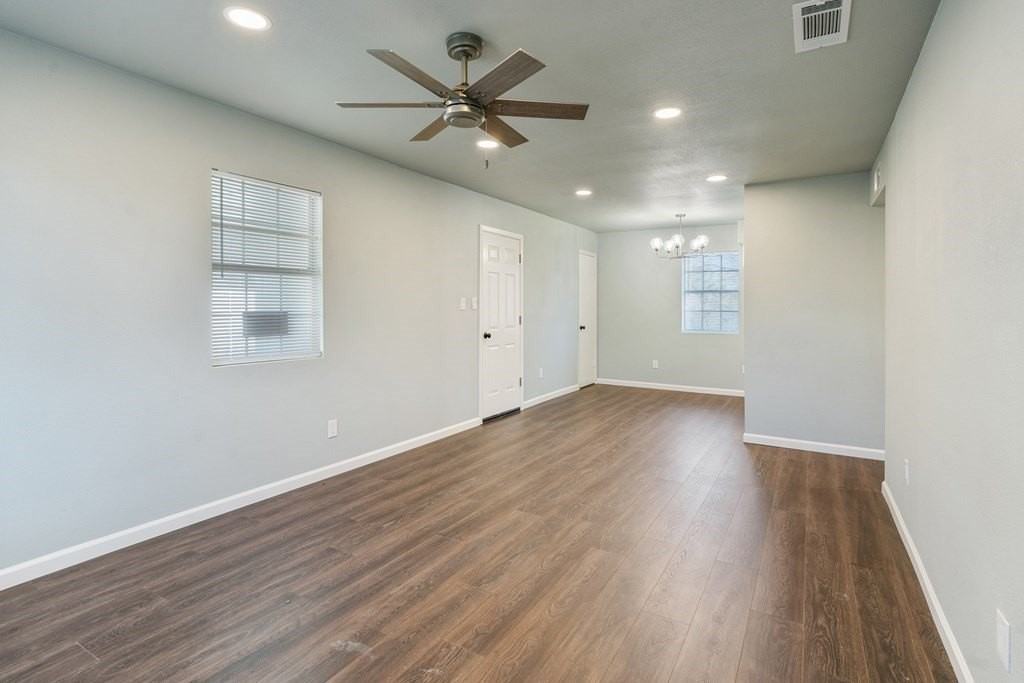 208 N Coleman St - Photo 7 of 25