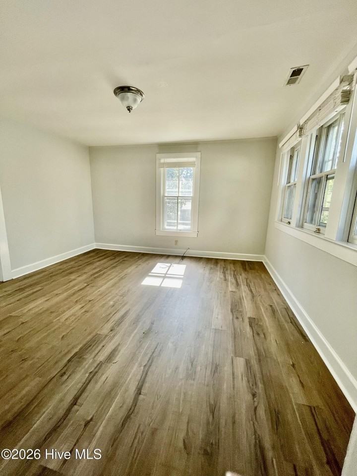 310 N Bennett St Apt 2 #2 - Photo 5 of 6