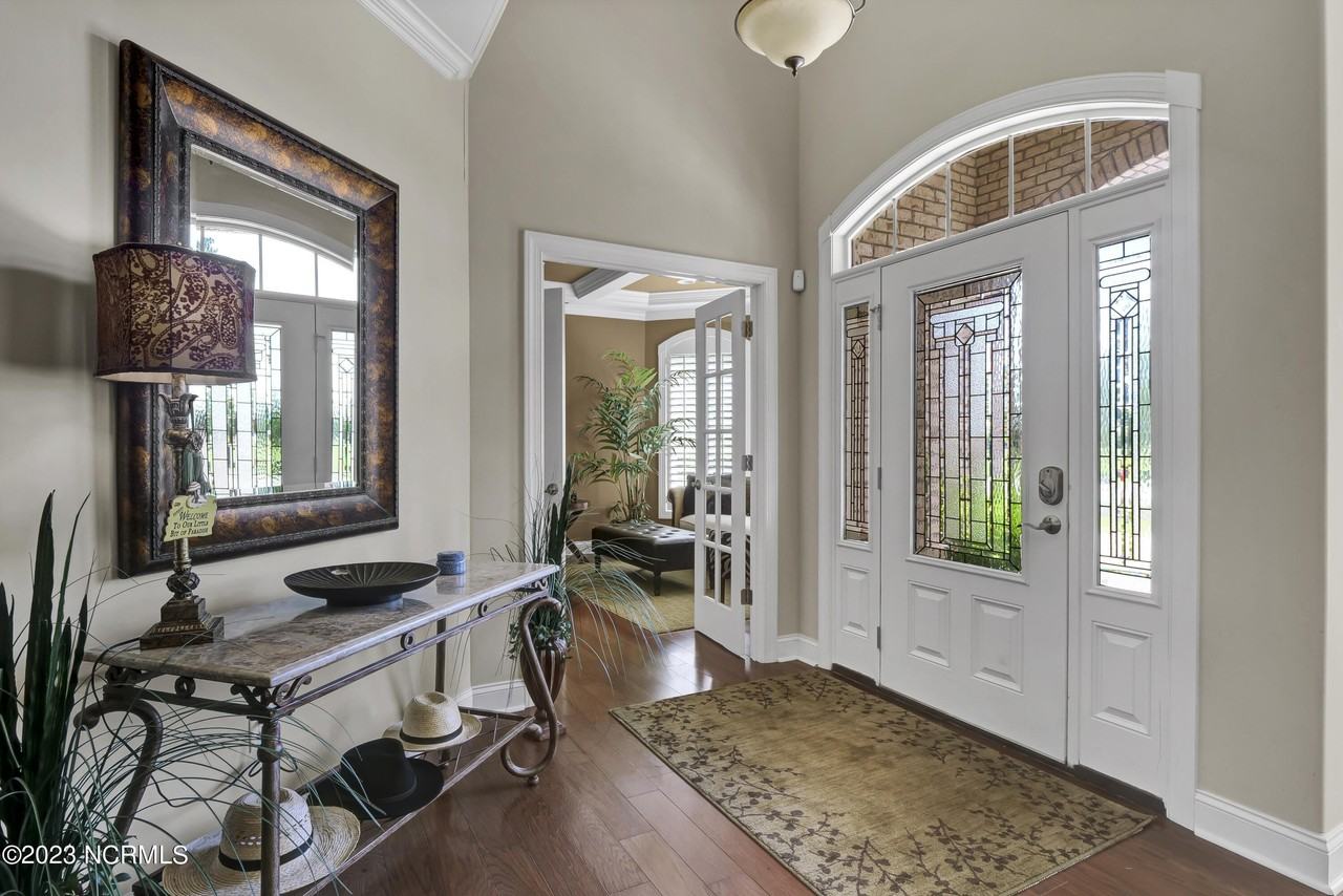 2051 Annsdale Dr N - Photo 3 of 30