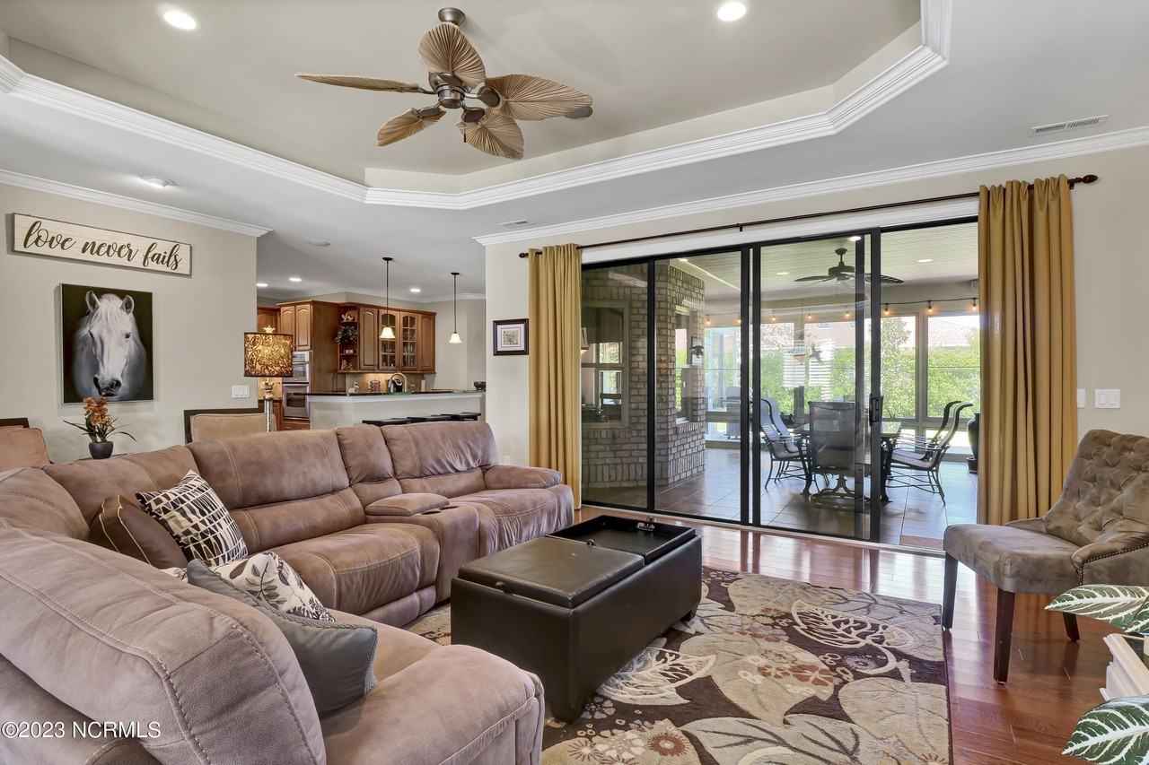 2051 Annsdale Dr N - Photo 7 of 30