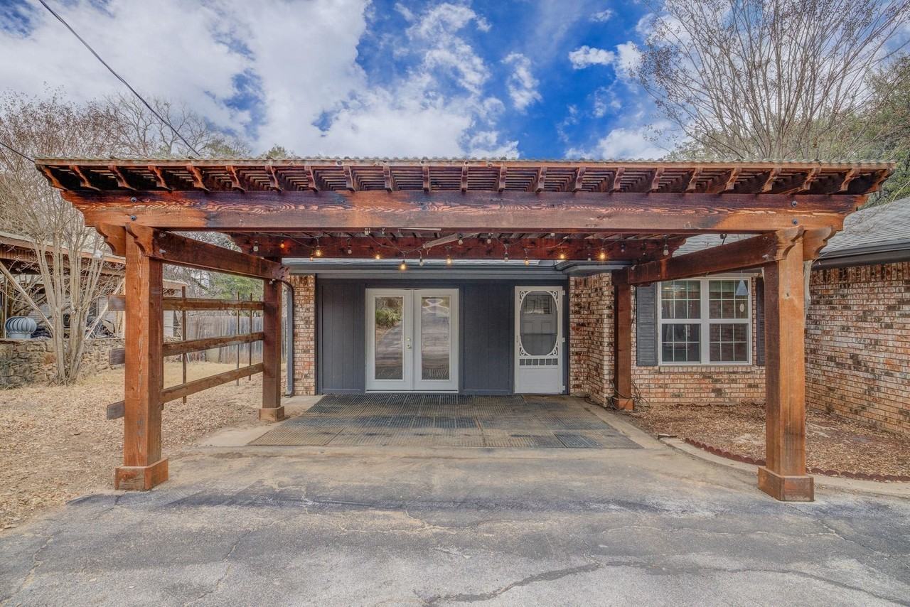 5303 Shady Oaks Cir - Photo 2 of 10