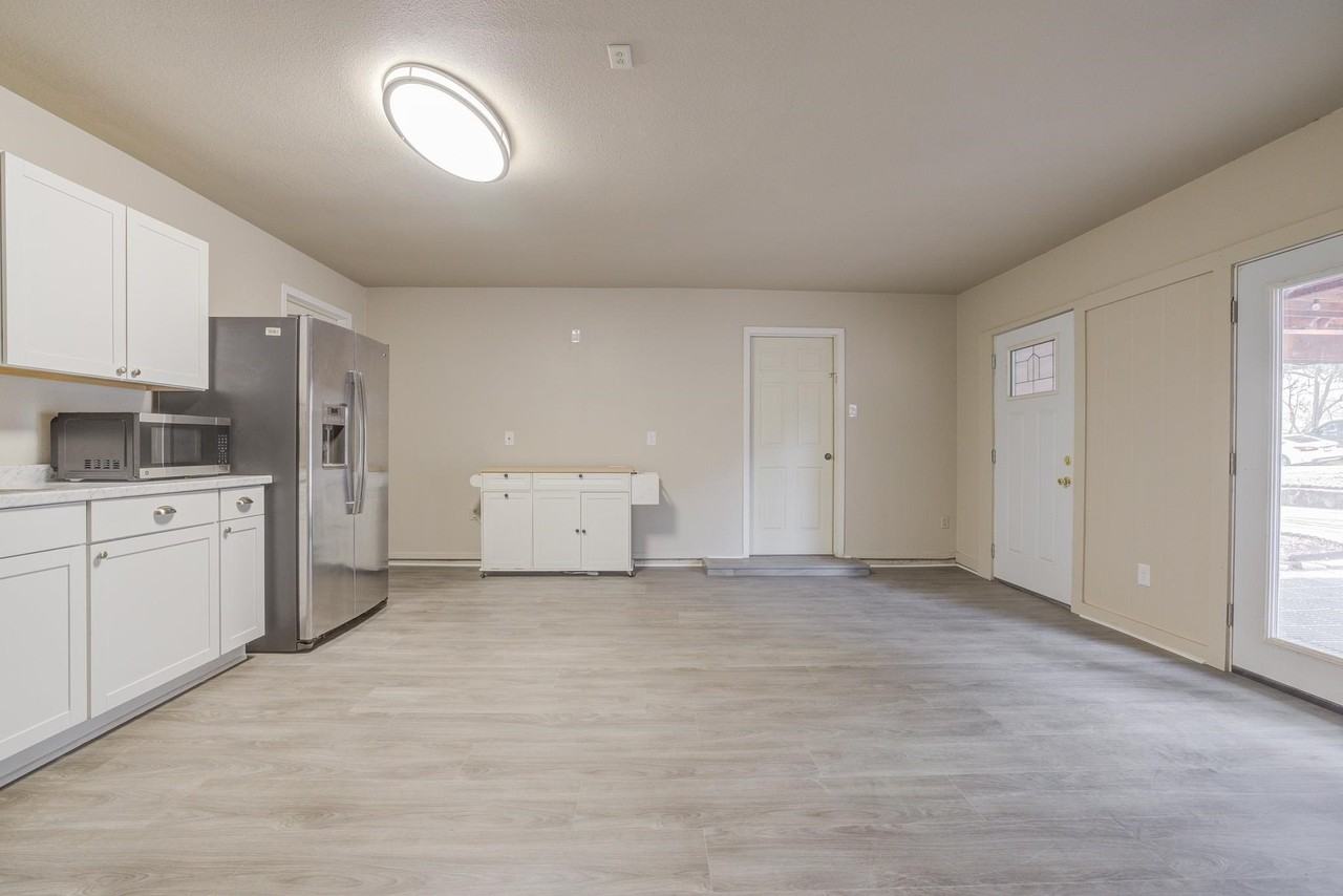 5303 Shady Oaks Cir - Photo 6 of 10