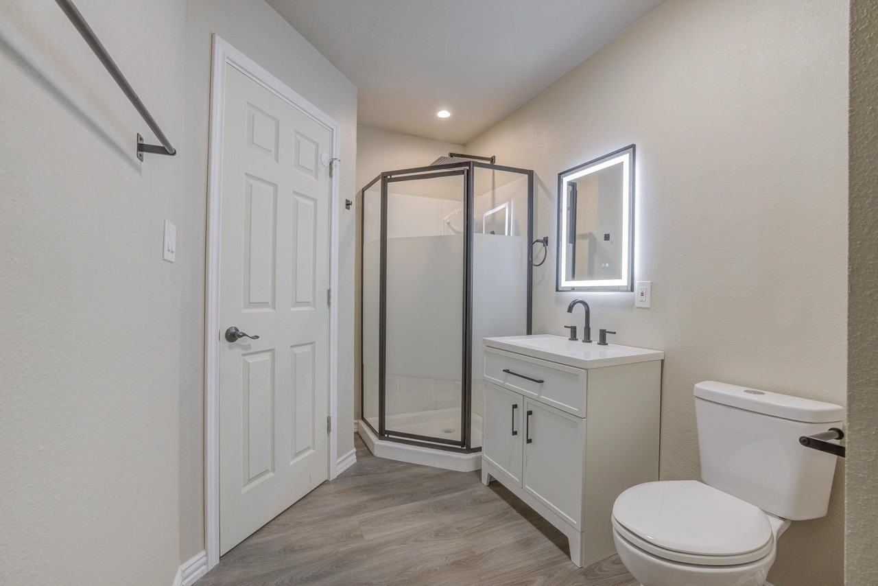 5303 Shady Oaks Cir - Photo 7 of 10