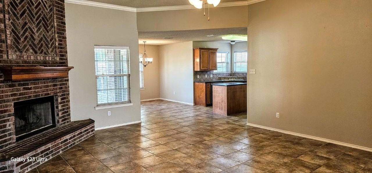 9804 Ironton Ave - Photo 3 of 16