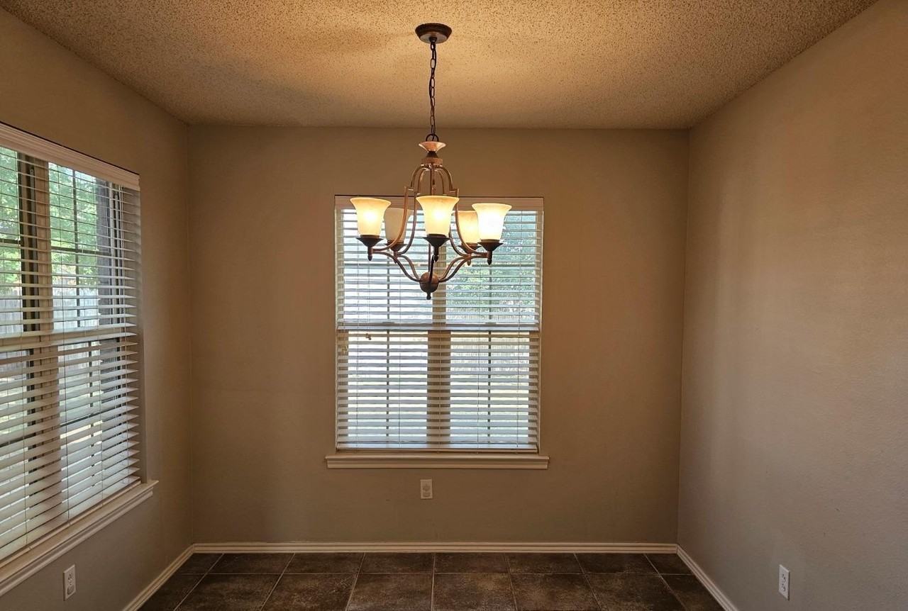 9804 Ironton Ave - Photo 6 of 16