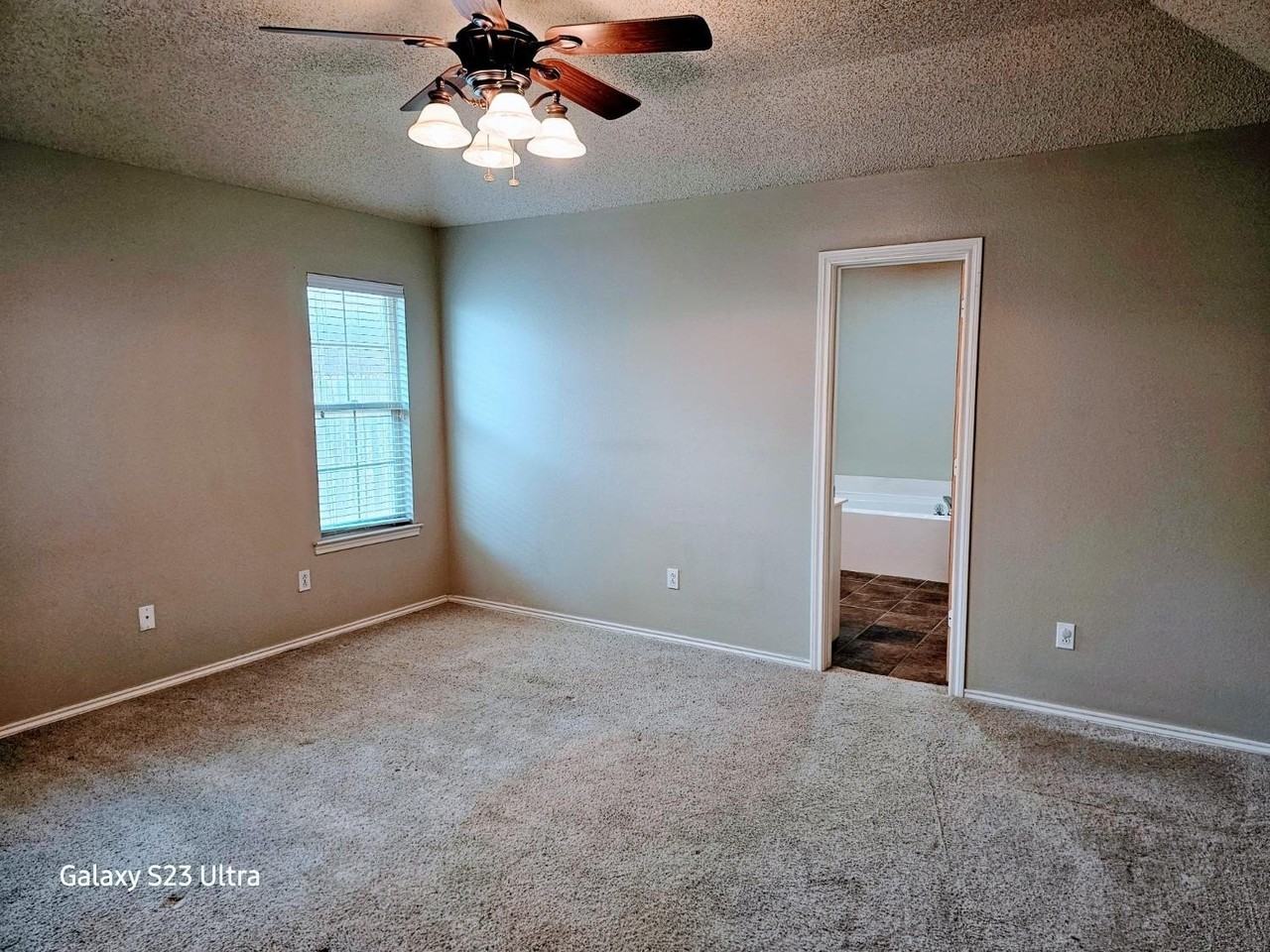 9804 Ironton Ave - Photo 7 of 16