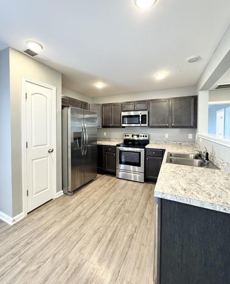 8149 Driftwood Loop - Photo 7 of 50
