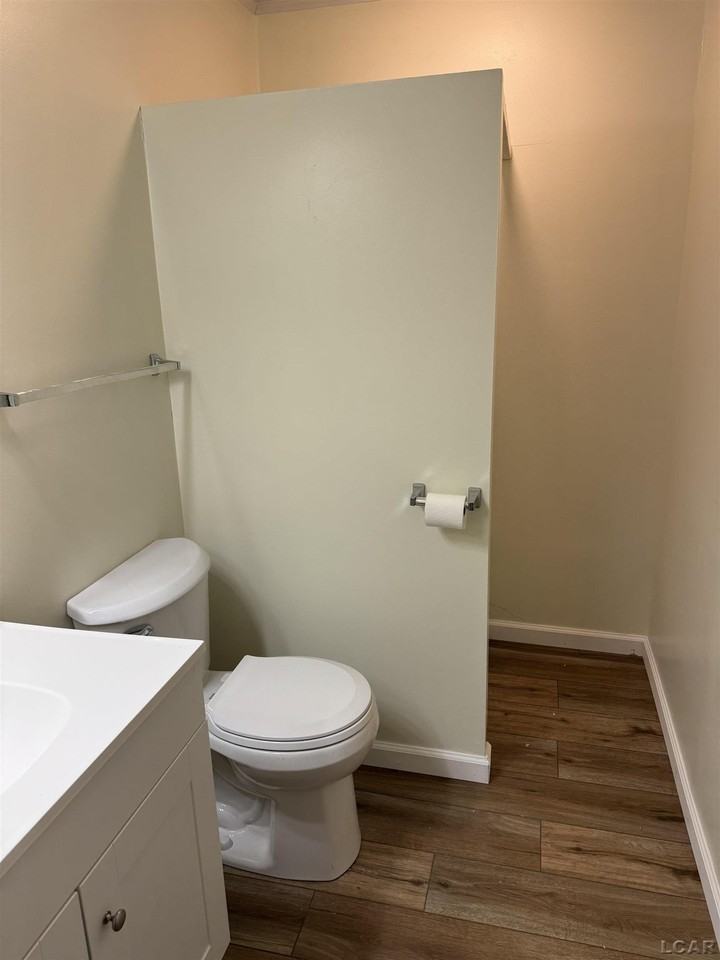 212 Stratford Dr - Photo 5 of 9