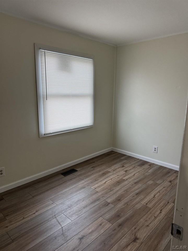 212 Stratford Dr - Photo 7 of 9