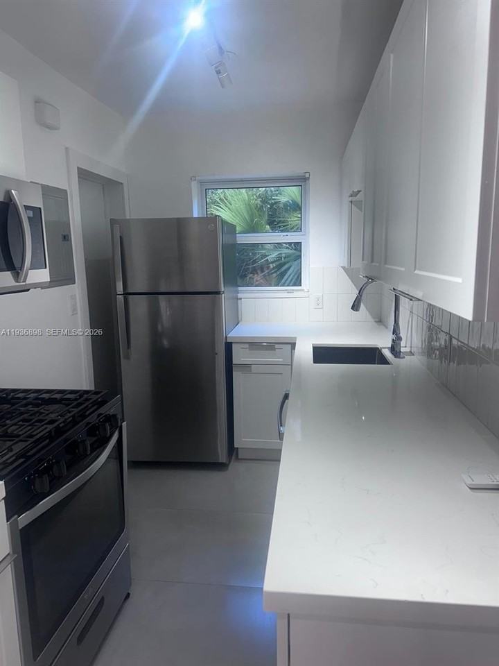 10070 E Bay Harbor Dr #70B - Photo 3 of 7