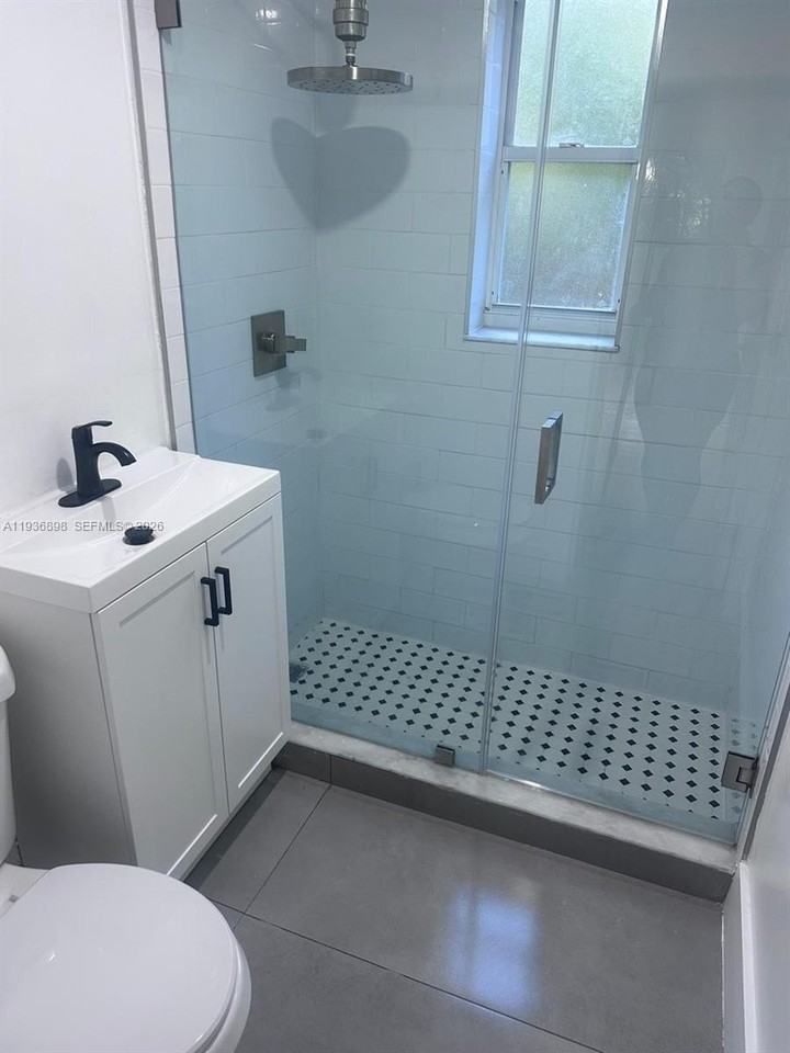 10070 E Bay Harbor Dr #70B - Photo 4 of 7