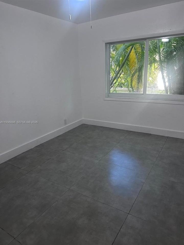 10070 E Bay Harbor Dr #70B - Photo 6 of 7