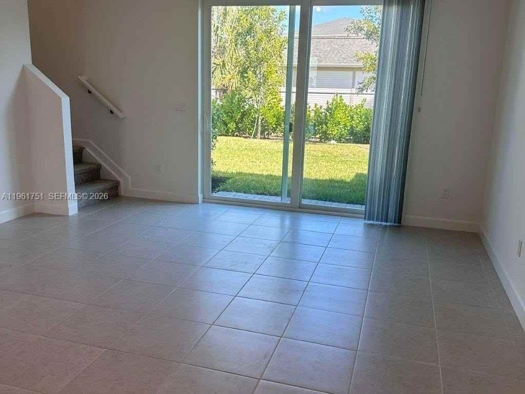 363 Se Crossoak Ln - Photo 5 of 7