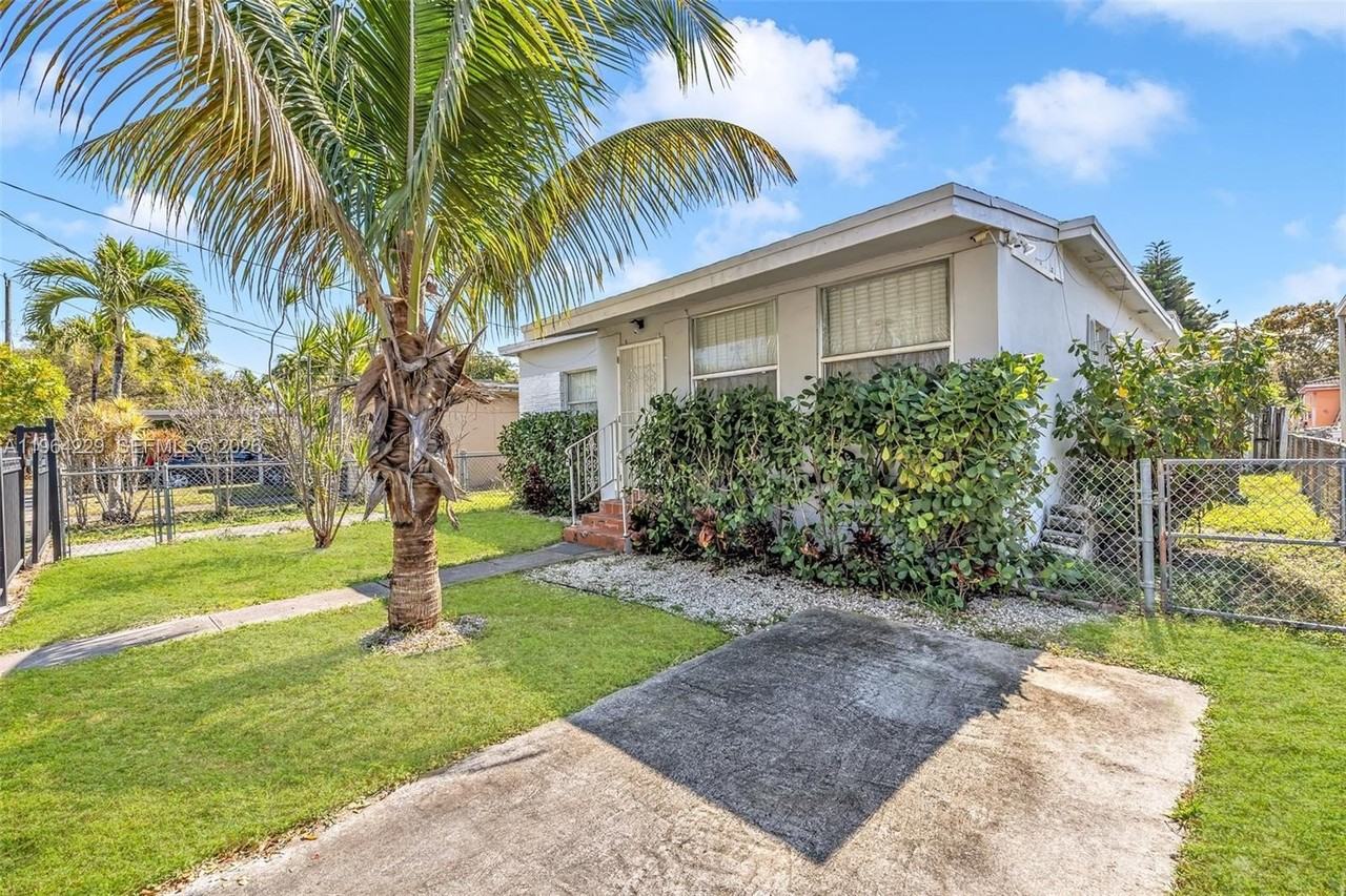 1176 Nw 48th St - Photo 7 of 31