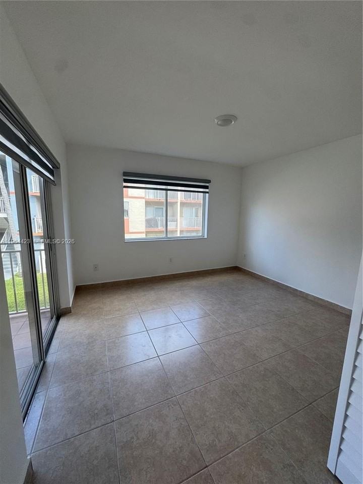 18870 Nw 57th Ave #204 - Photo 4 of 14