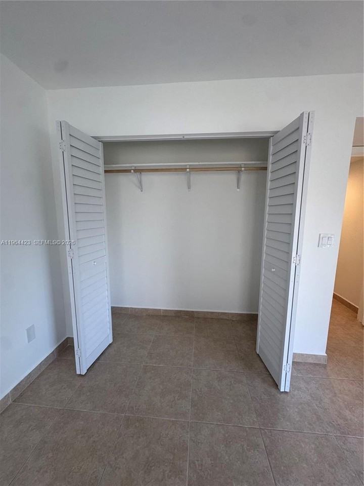 18870 Nw 57th Ave #204 - Photo 5 of 14