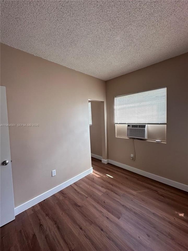 295 Ne 55th St #2 - Photo 4 of 7