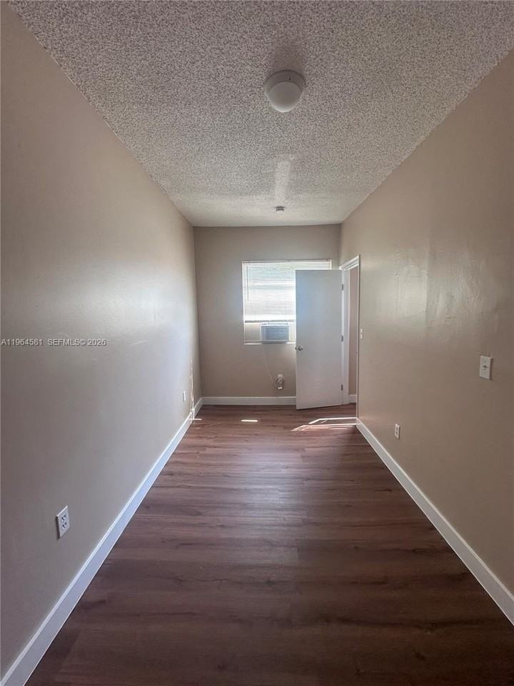 295 Ne 55th St #2 - Photo 5 of 7