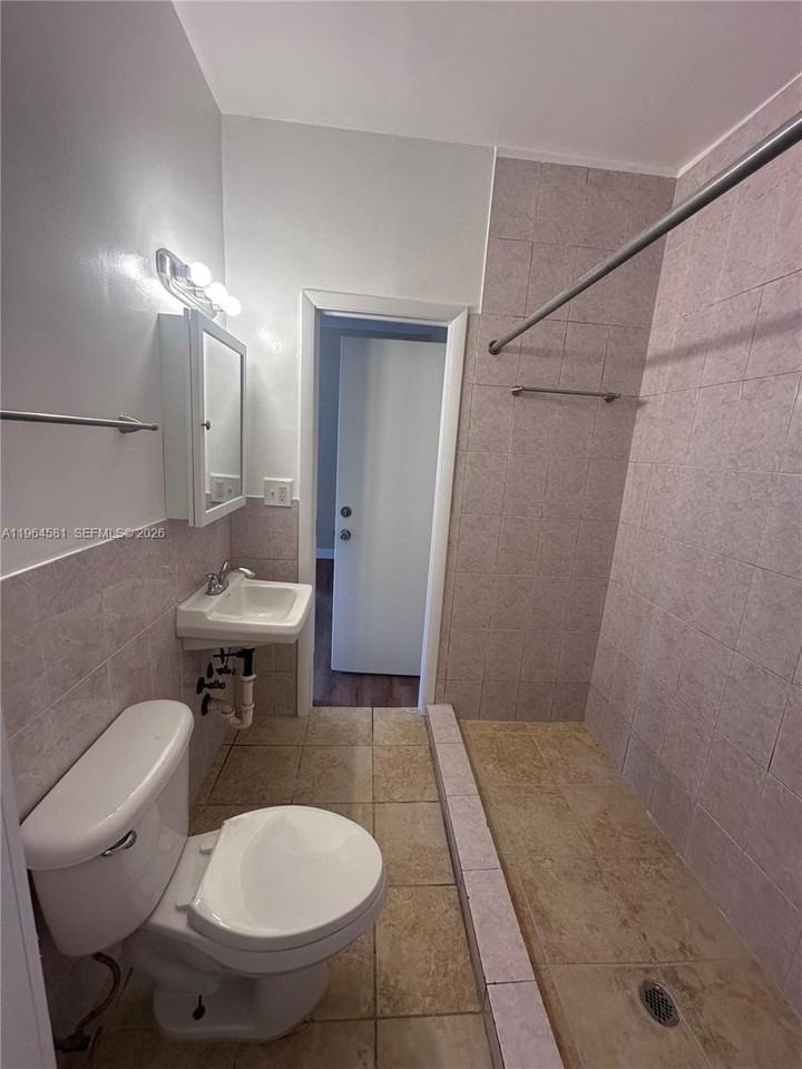 295 Ne 55th St #2 - Photo 6 of 7