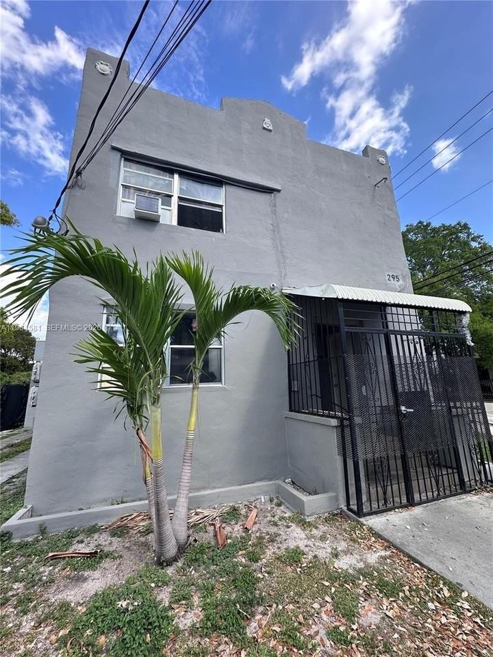 295 Ne 55th St #2 - Photo 7 of 7