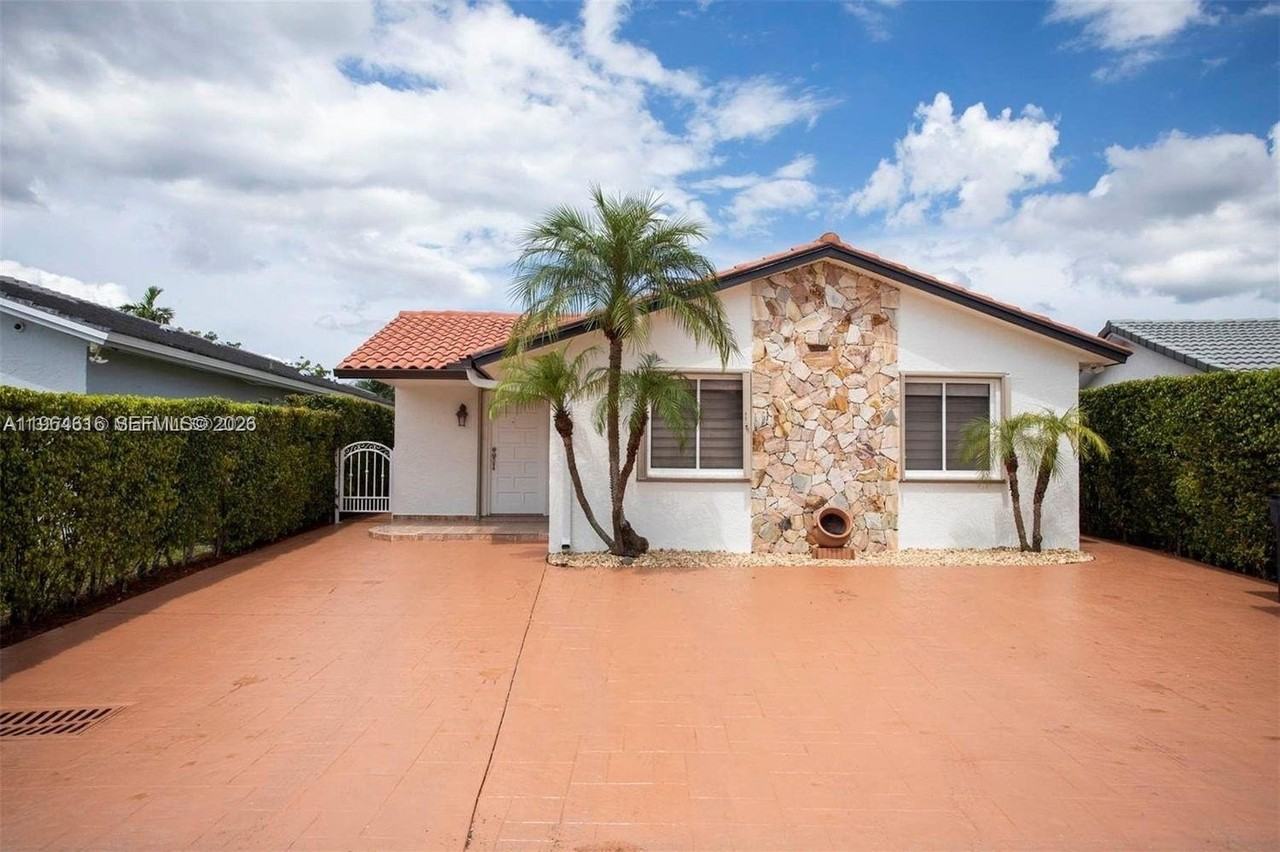 6811 Sw 105th Ct - Photo 2 of 17