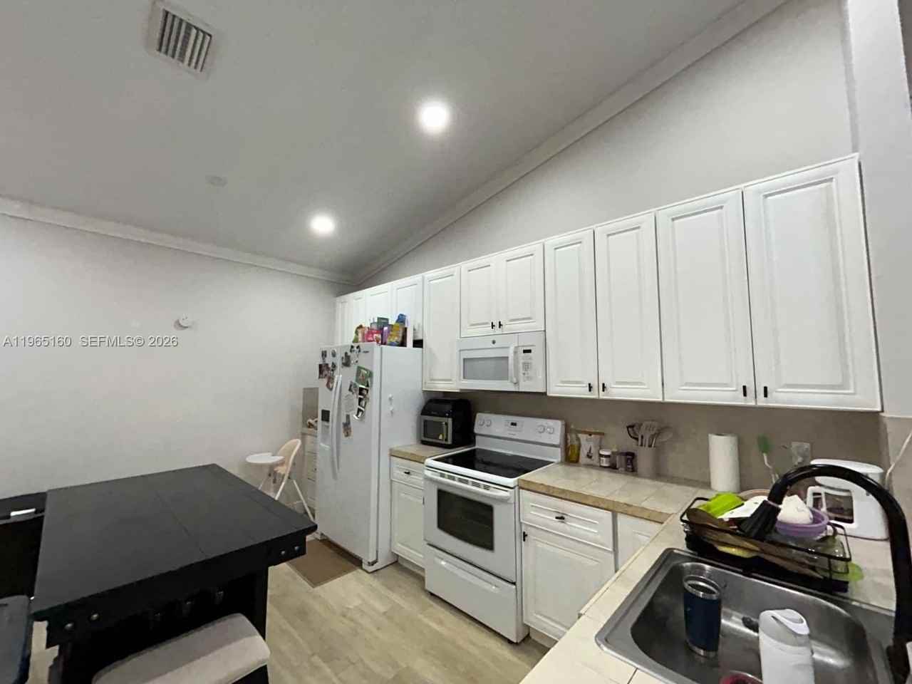 11065 Nw 38th Pl - Photo 6 of 18