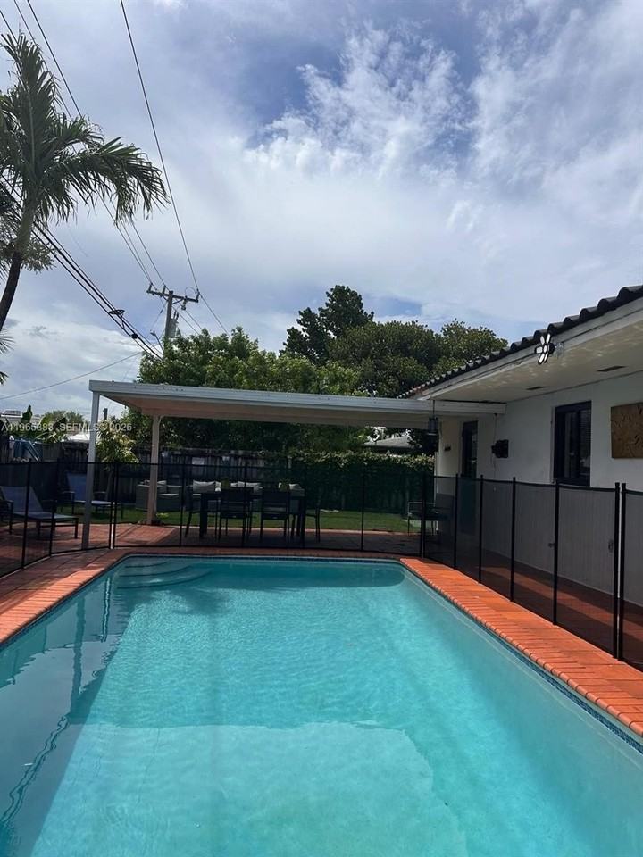 20600 Sw 116th Rd #0 - Photo 5 of 11