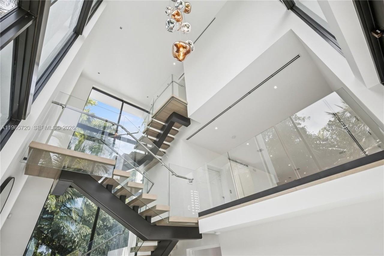 420 N Hibiscus Dr - Photo 3 of 30