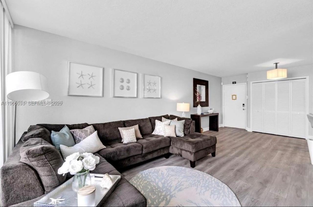 830 Nw 87th Ave #303 - Photo 4 of 26