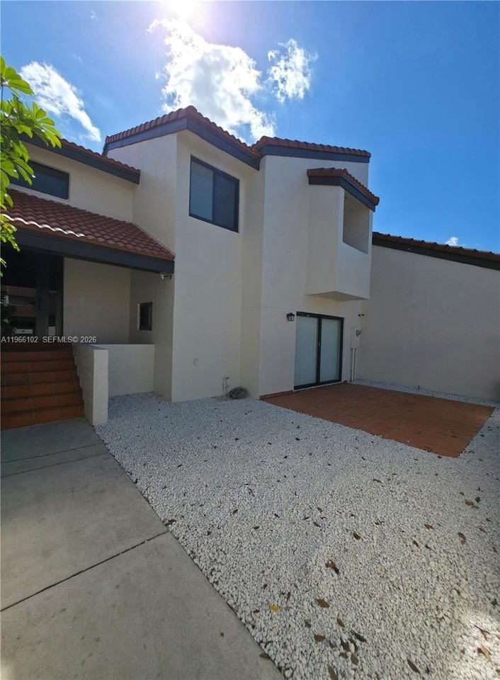 12510 Sw 94th Ter - Photo 3 of 40