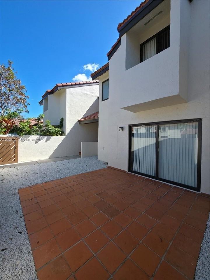 12510 Sw 94th Ter - Photo 5 of 40