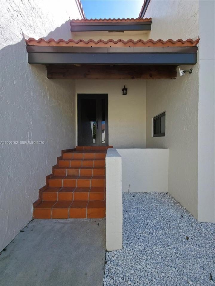 12510 Sw 94th Ter - Photo 6 of 40