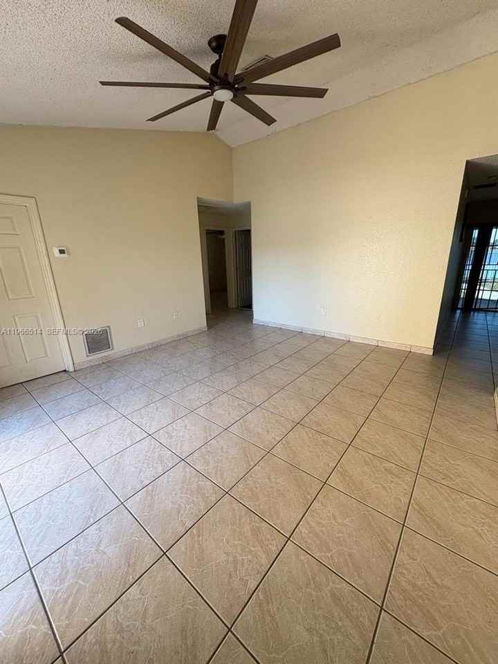 20237 Nw 32nd Ave #20237 - Photo 4 of 19