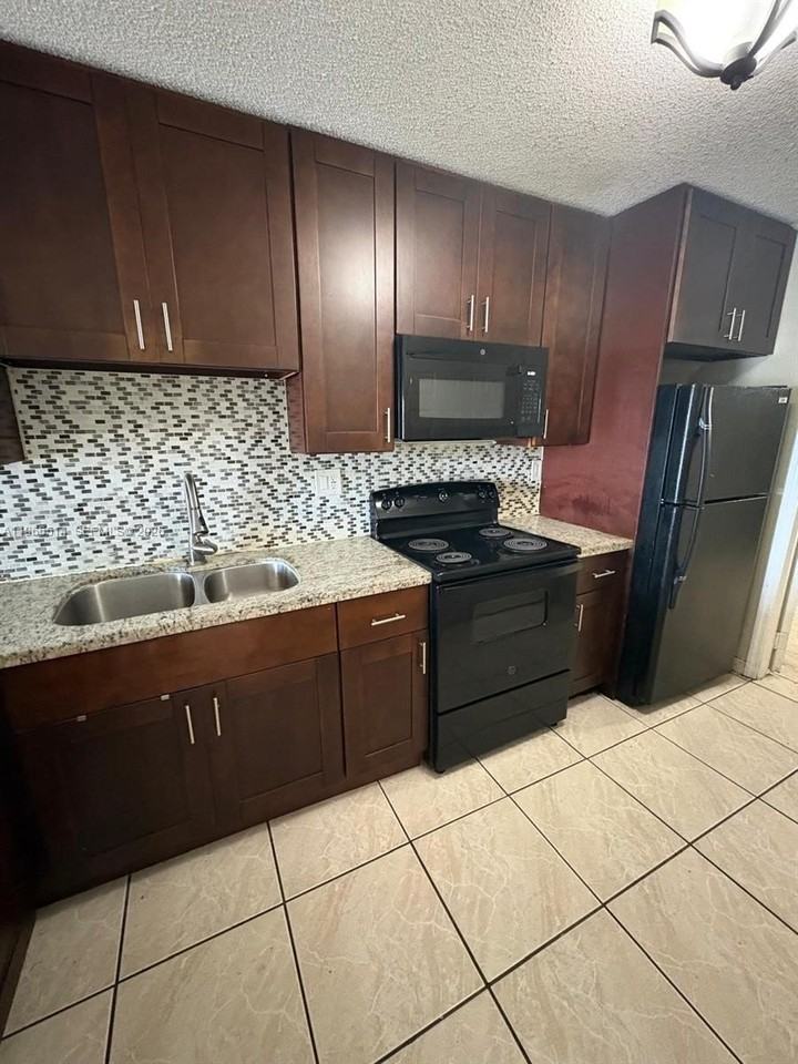 20237 Nw 32nd Ave #20237 - Photo 7 of 19