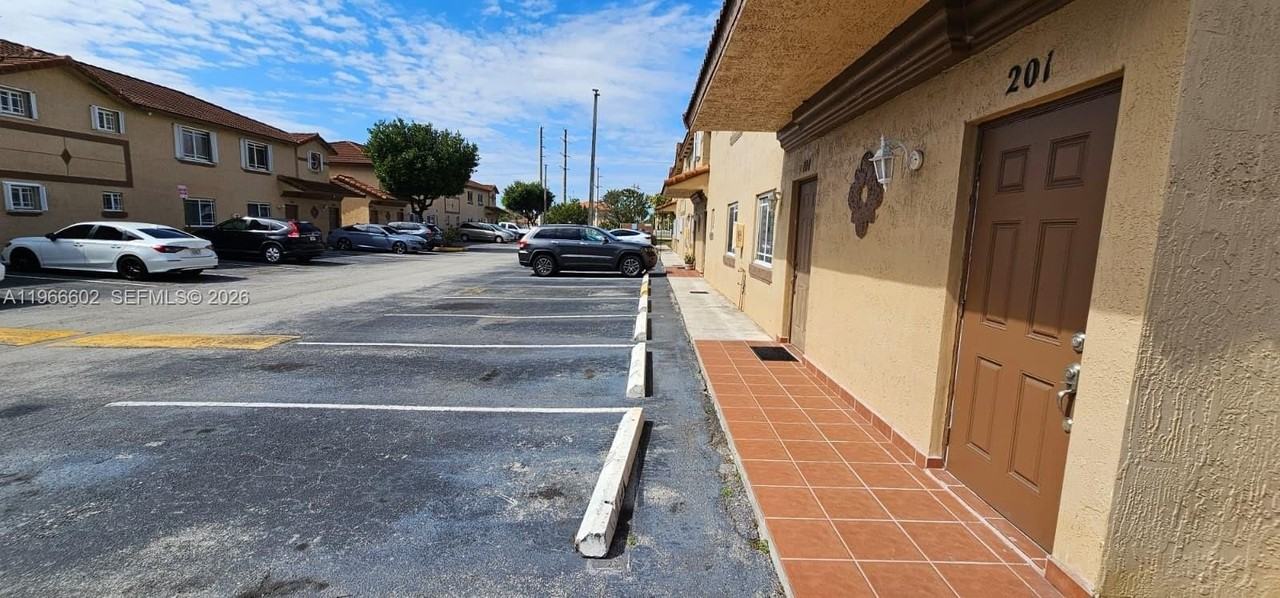 17362 Nw 74th Ave #201 - Photo 4 of 38