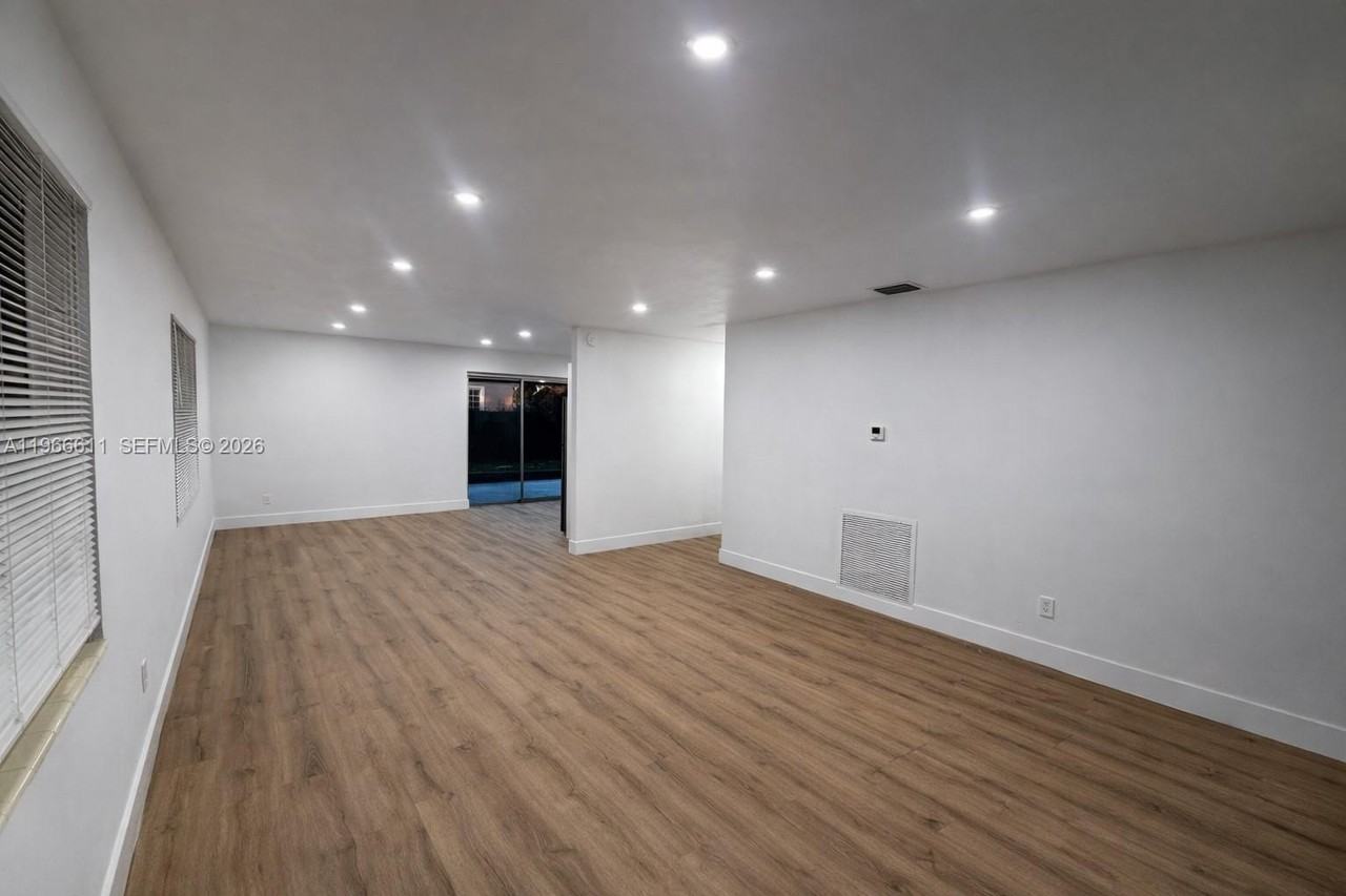 6849 Sw 12th St - Photo 6 of 24