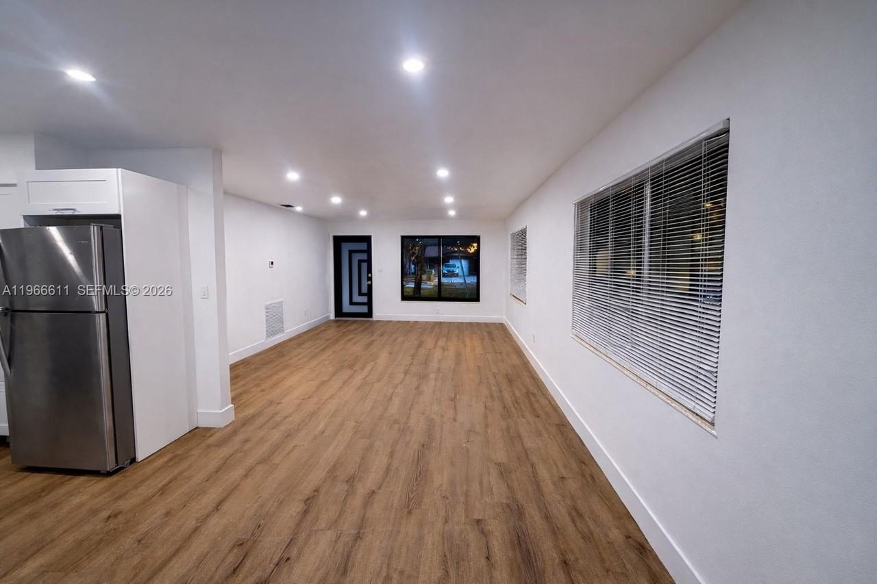 6849 Sw 12th St - Photo 7 of 24