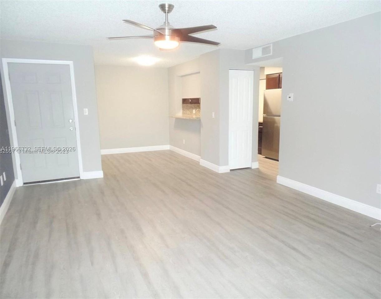 1281 Sw 46th Ave #2514 - Photo 3 of 13