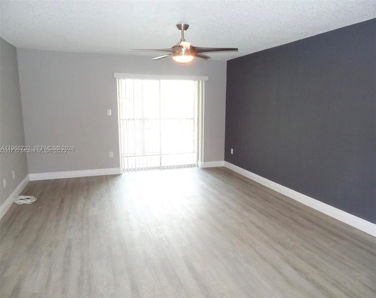 1281 Sw 46th Ave #2514 - Photo 4 of 13