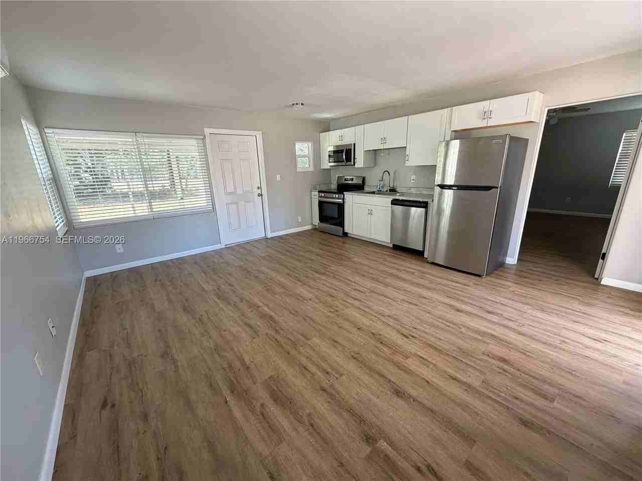 1557 S Clara Ave - Photo 2 of 6