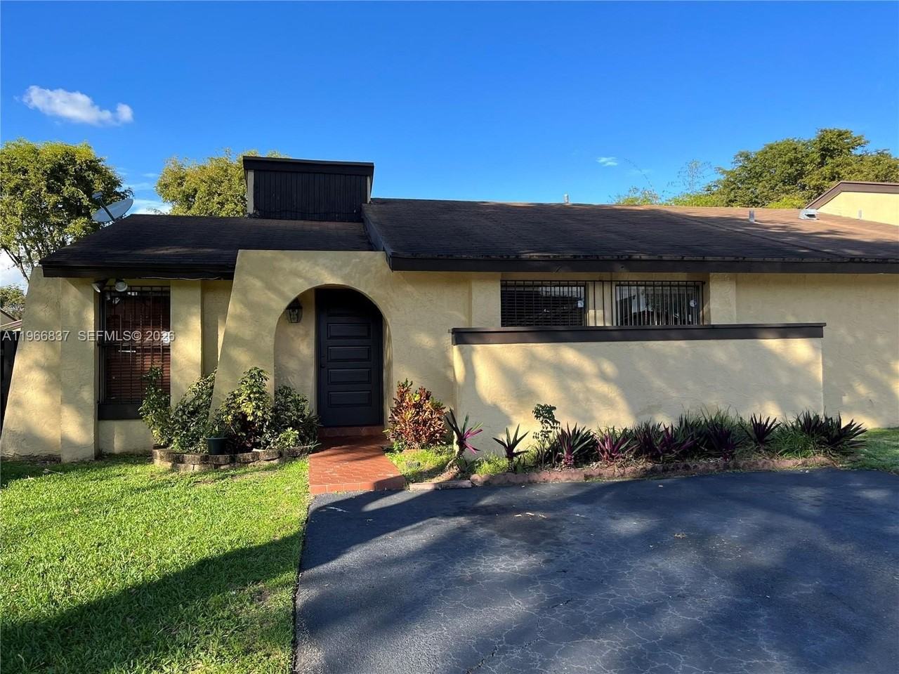 12713 Sw 70th Ln - Photo 2 of 11