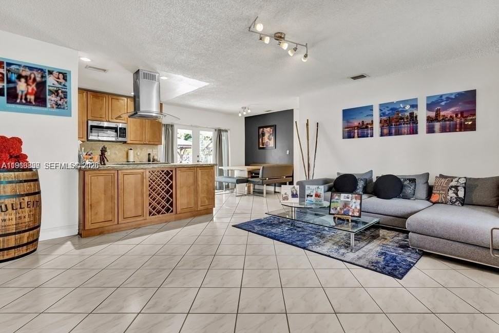 19821 Eagle Nest Rd - Photo 2 of 23