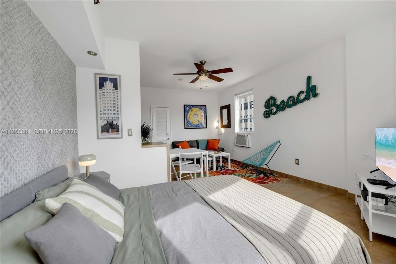 255 W 24th St #542 - Photo 3 of 20