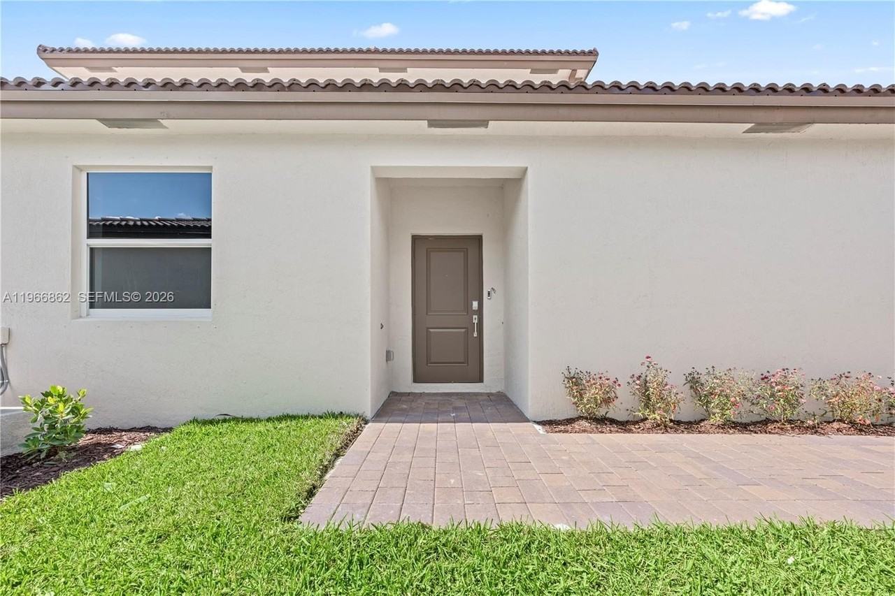 2442 Se 30th St #2442 - Photo 2 of 9