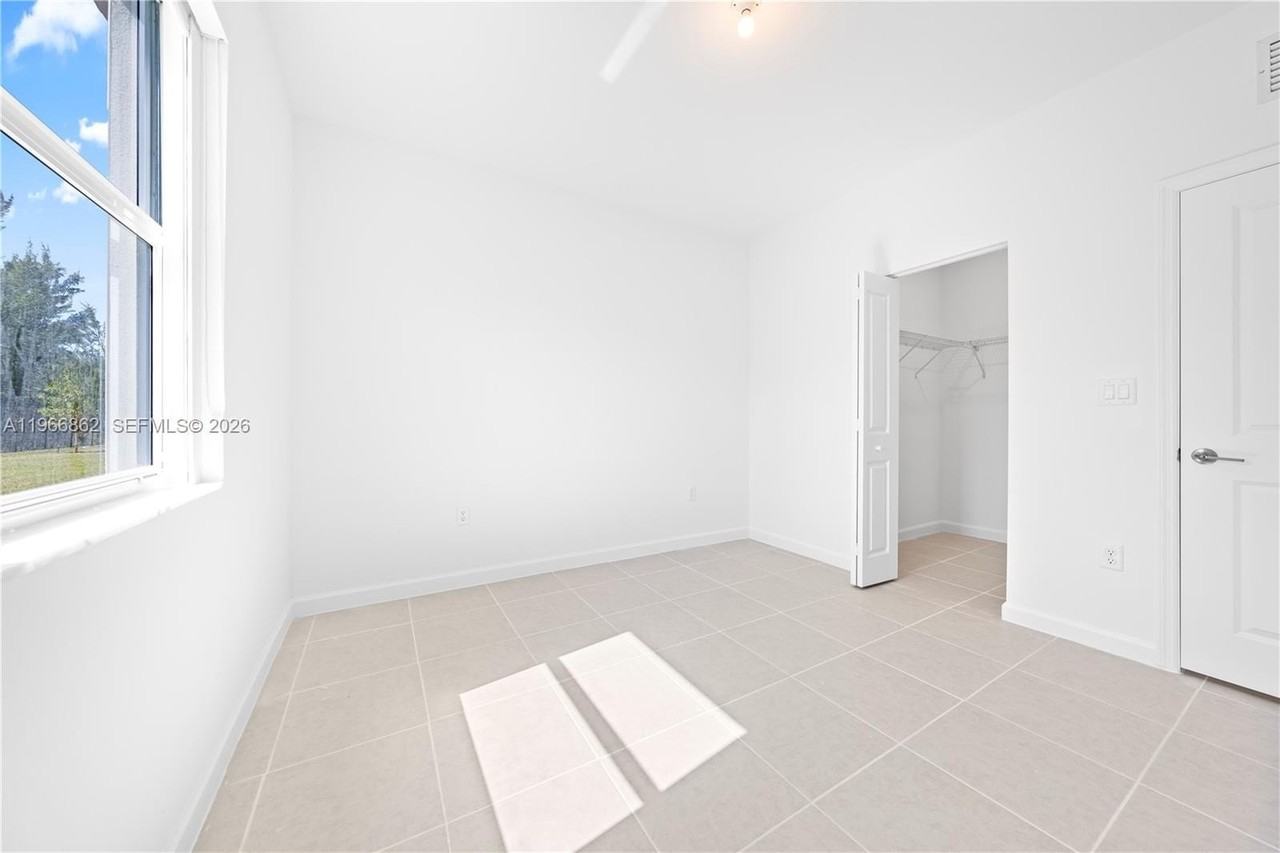 2442 Se 30th St #2442 - Photo 5 of 9